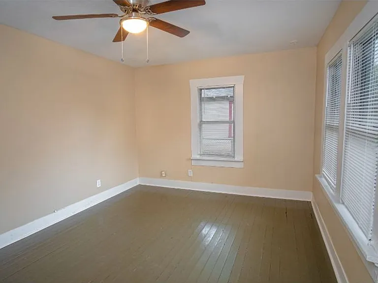 1323 Lamar — Photo 6
