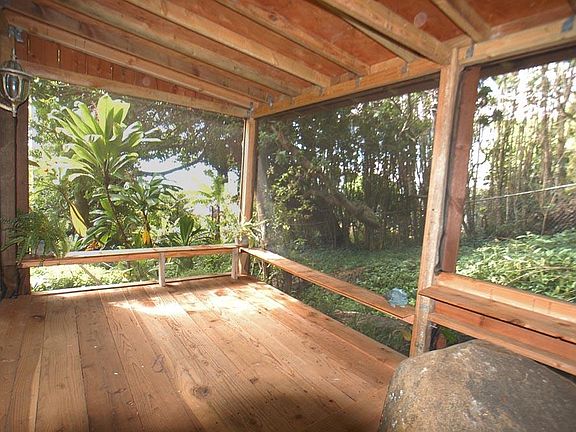 screened-in garden room