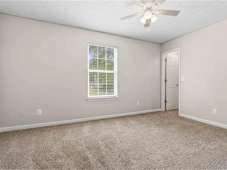 405 Plantation Way — Photo 35