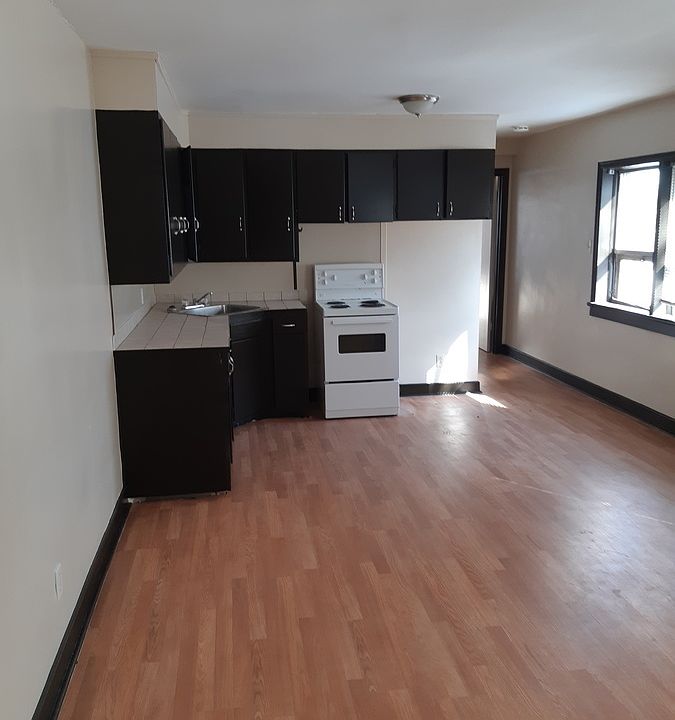 1st image of 127 Talbot St N #3