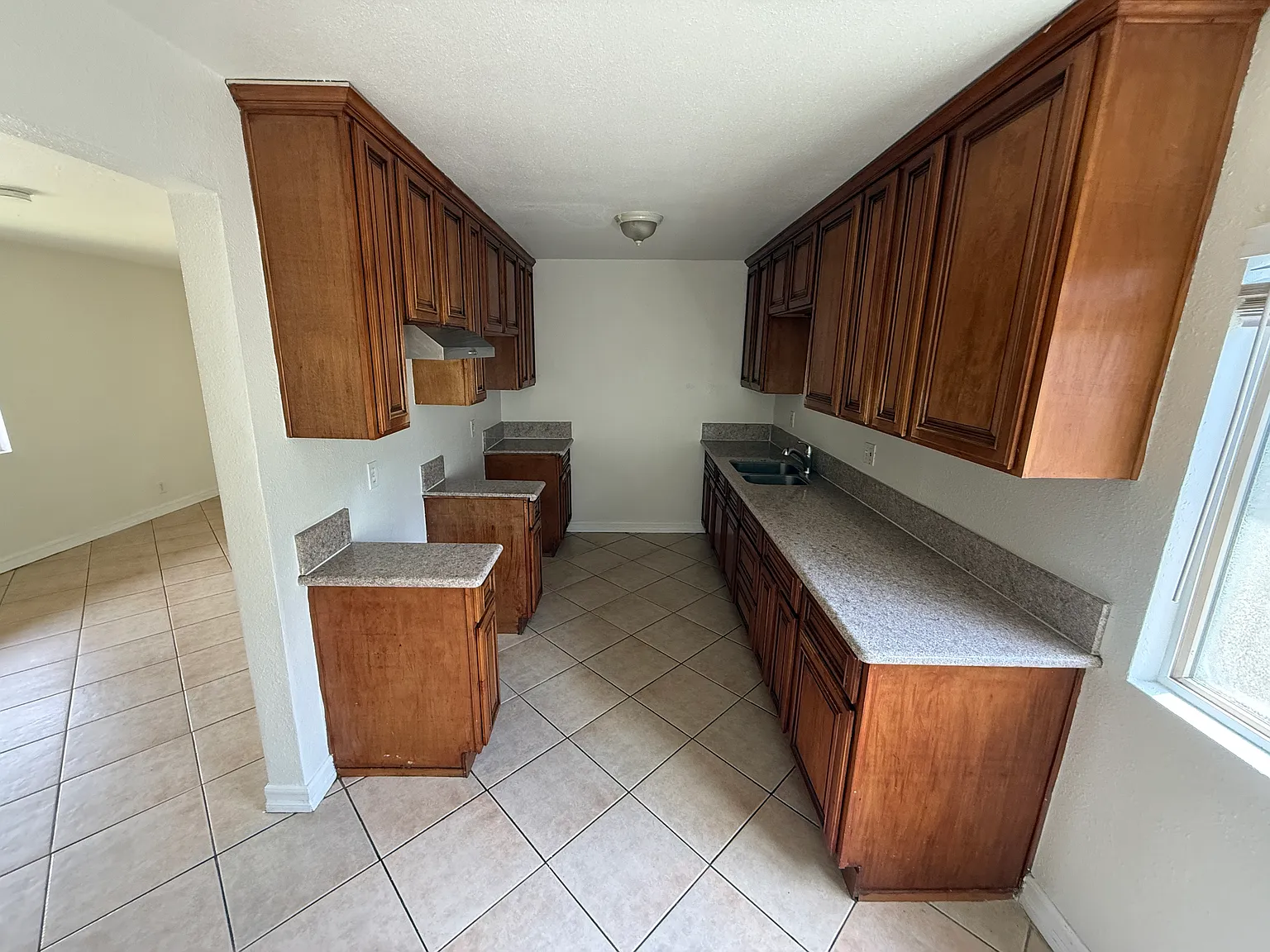 2 bed, 800 sqft, $1,950 — Photo 2