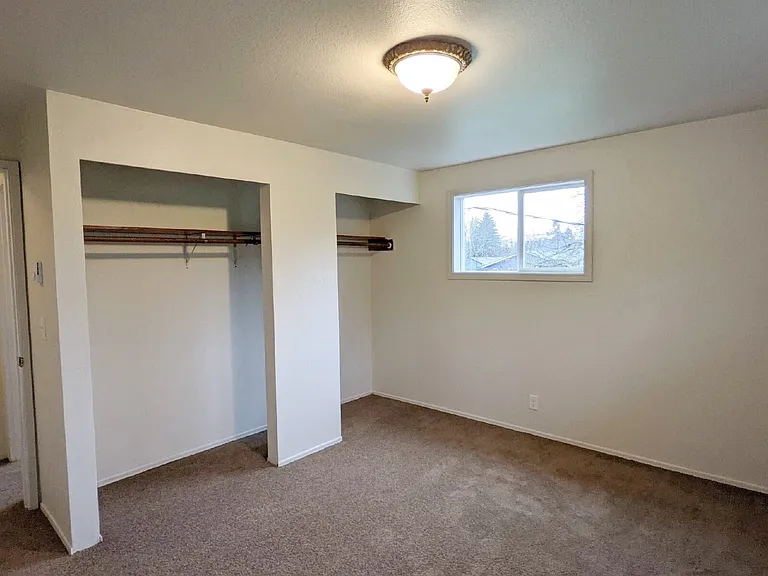 110 1/2 E Hillcrest Dr — Photo 7