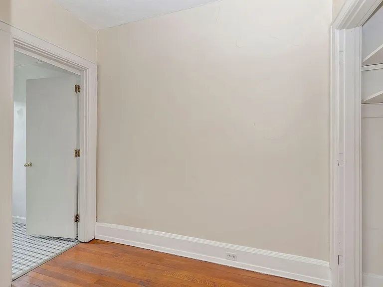 Historical Apartments l Oak St — Photo 20