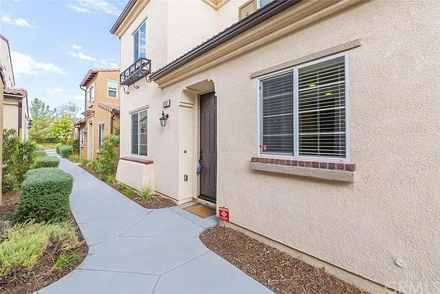 4 Bedroom Home in Murrieta in The Paseos. Available Now! — Photo 2