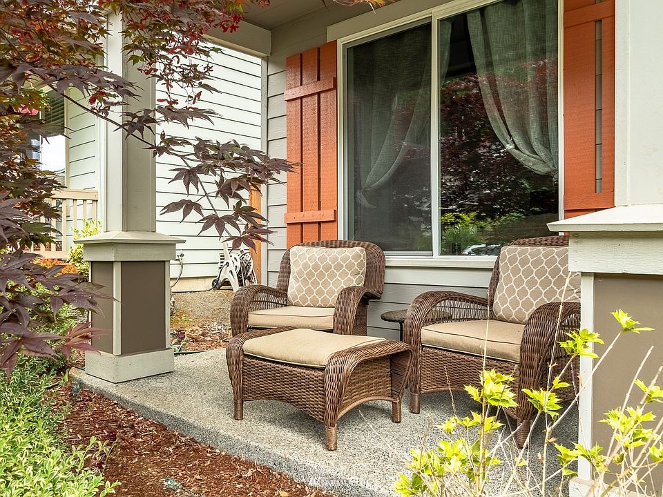 Covered front patio.