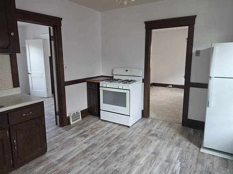 1602 Hopkins Ave — Photo 9