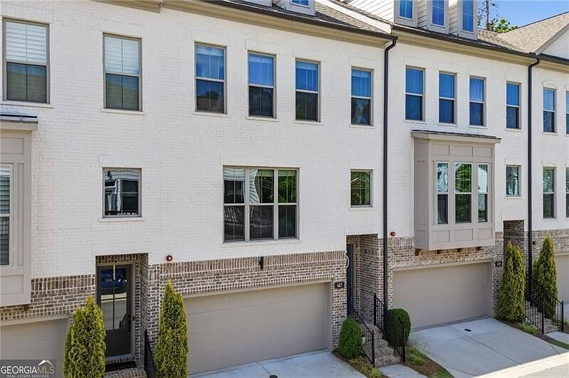1st image of 417 Bishop Ln