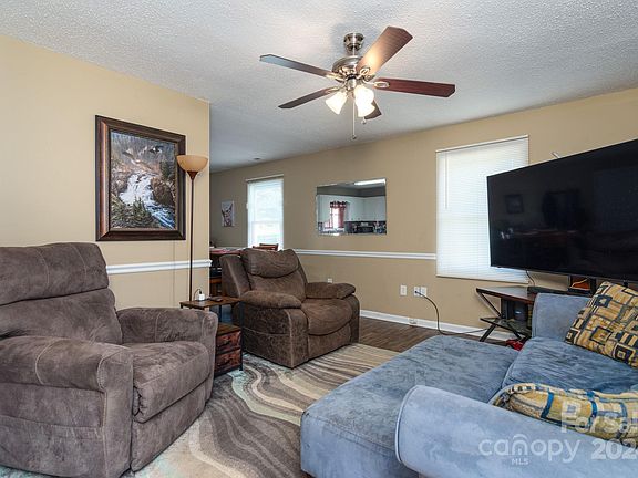 4th image of 1016 McCollough St