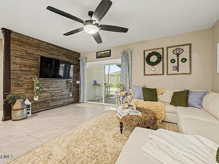 24054 W Verlea Dr — Photo 10