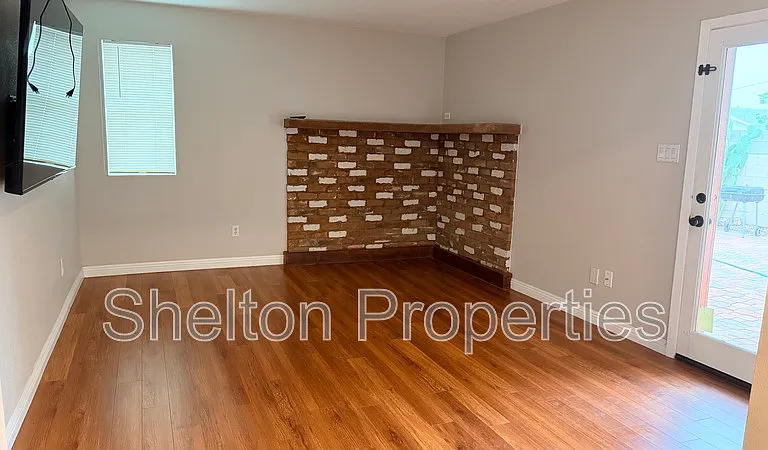 523 E Malibu Dr — Photo 21