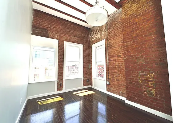 Rented by Evergreen Apartments BK | media 9