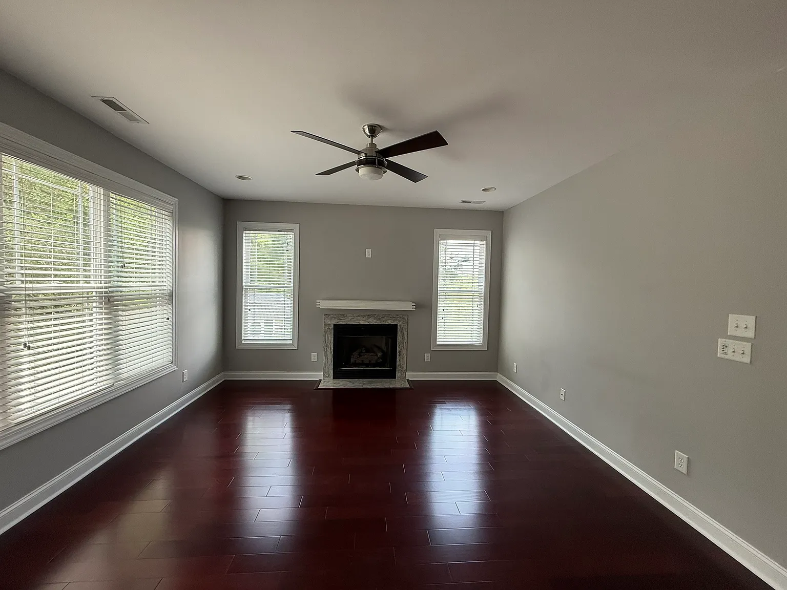 3 bed, 2044 sqft, $2,495 — Photo 2