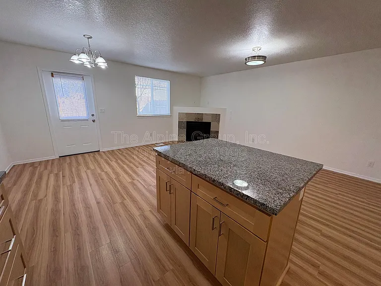 210 NW Connell Ave — Photo 2