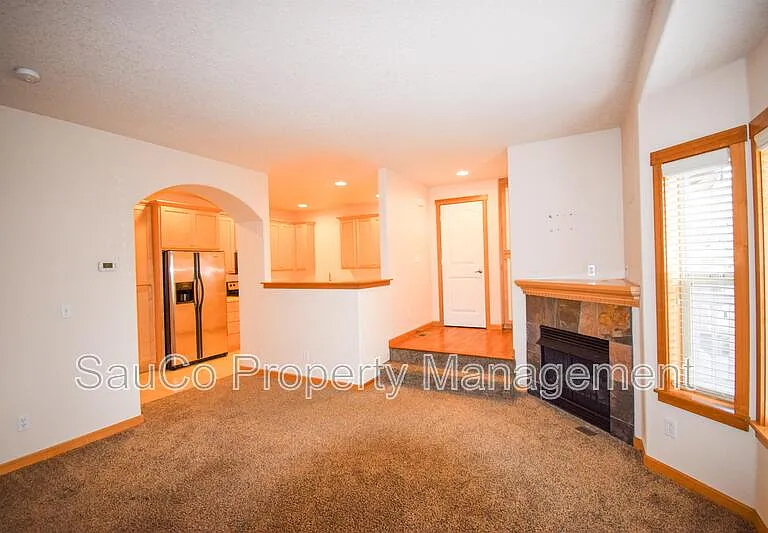 2025 Elm St #4A — Photo 3