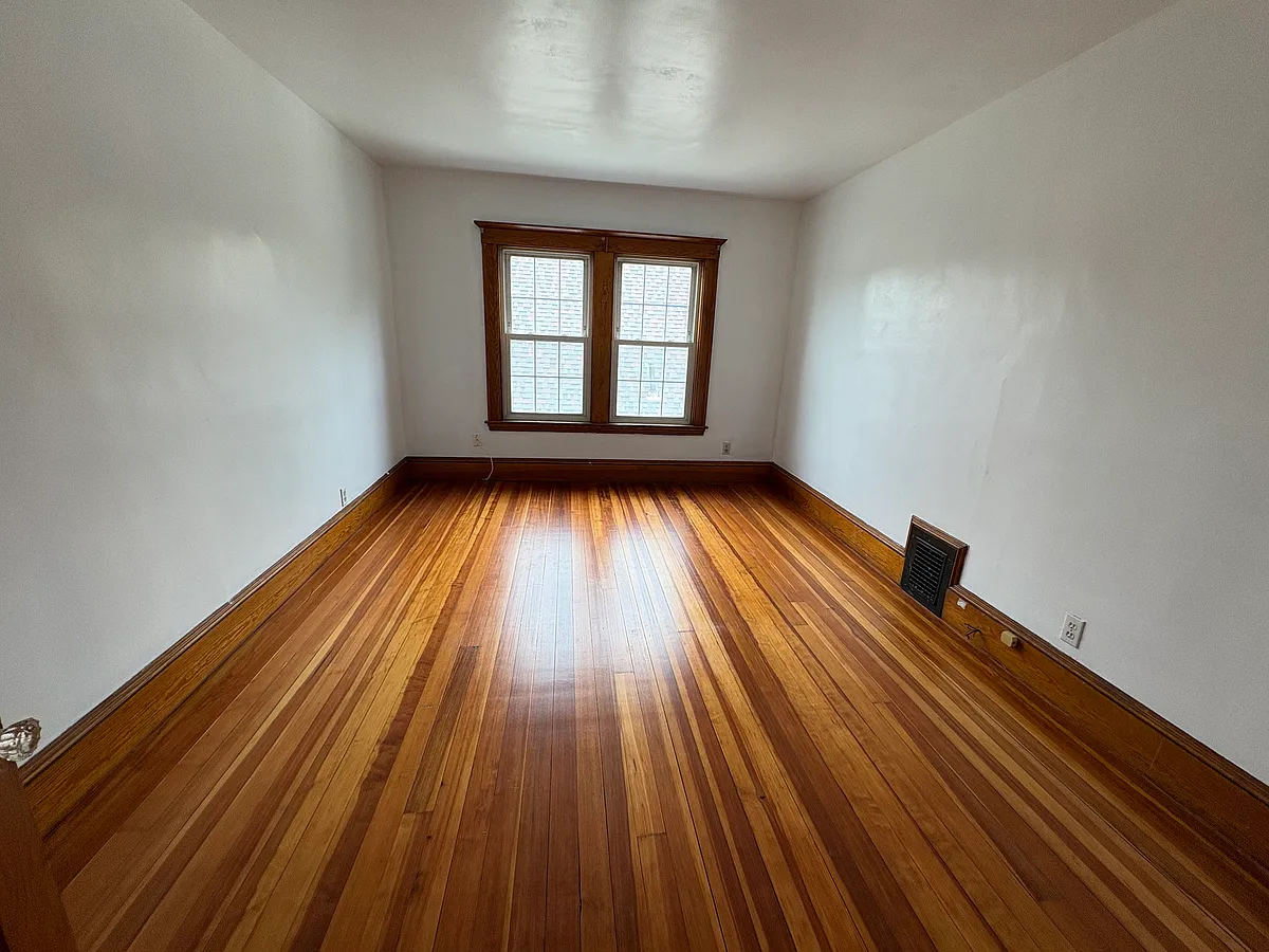 Building Photo - 96 Lawrence St #3
