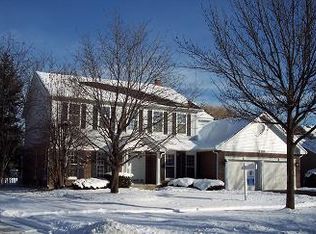2380 E Walden Ln, Arlington Heights, IL 60004