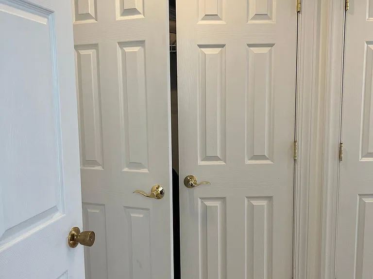 Level 2
Entrance to kitchen, living area
Extra closet spaces