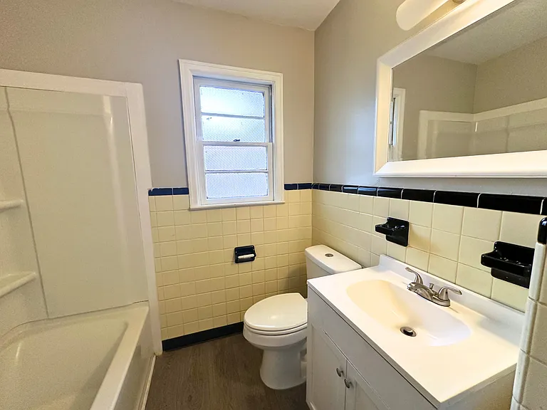 916 Delmar Dr — Photo 16