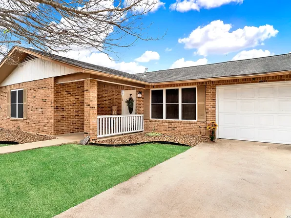1501 Longhorn, Floresville, TX 78114