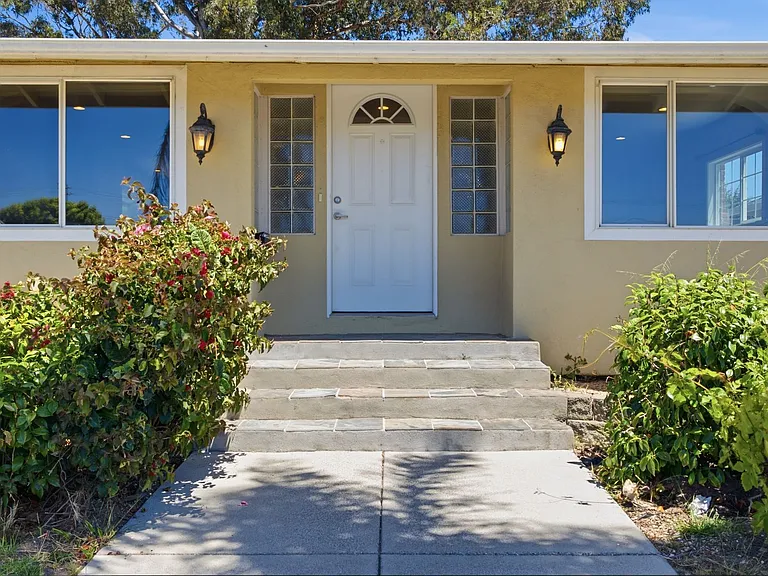 222 Indio Dr — Photo 3