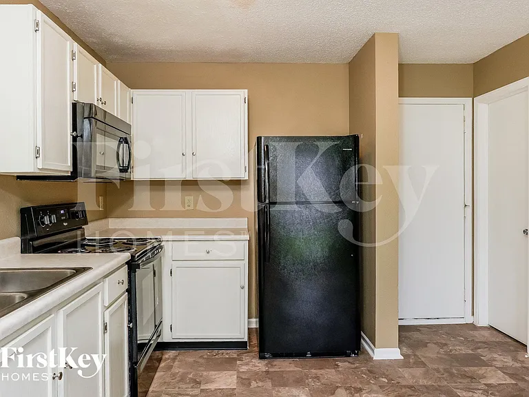 96 Winterwood Dr — Photo 4