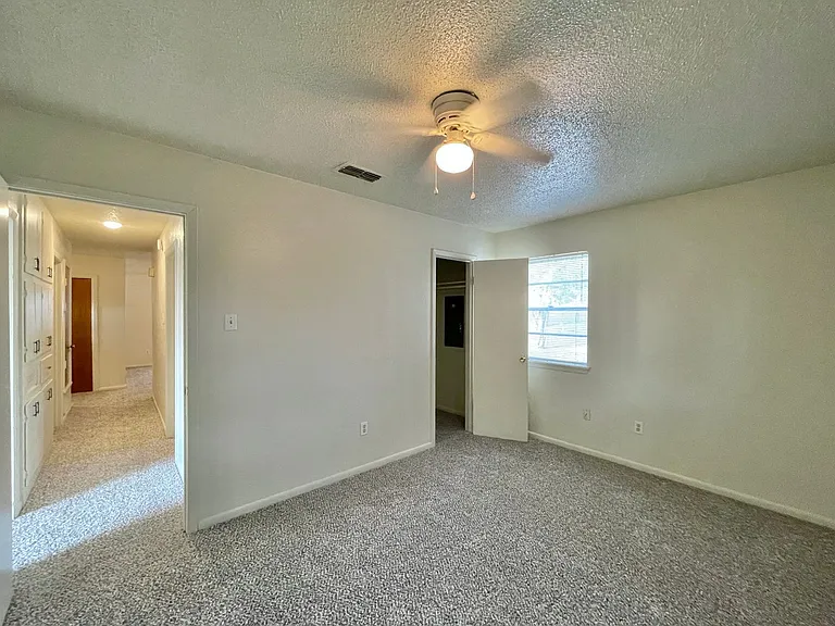 1404 Cross St — Photo 18