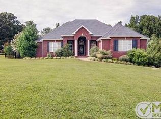 1054 Ridglea Dr, Burns, TN 37029