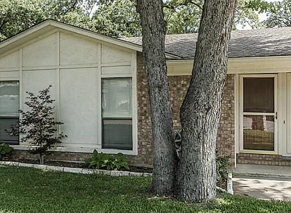 5th image of 5702 Honey Locust Trl