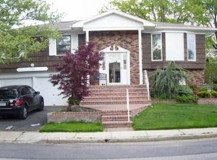 711 Arbuckle Ave, Woodmere, NY