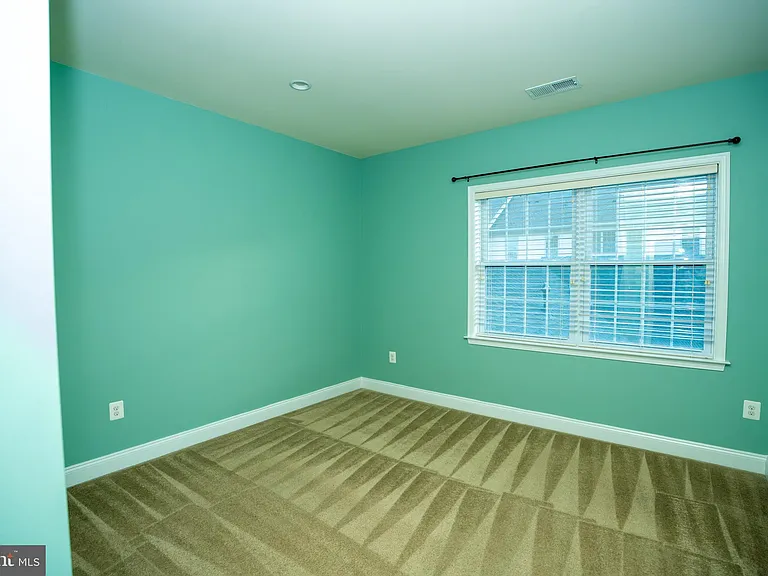 22535 Willington Sq — Photo 41