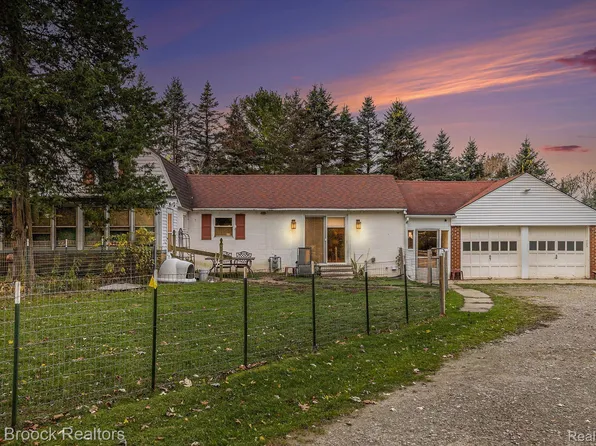 700 W Maple Rd, Milford, MI 48381
