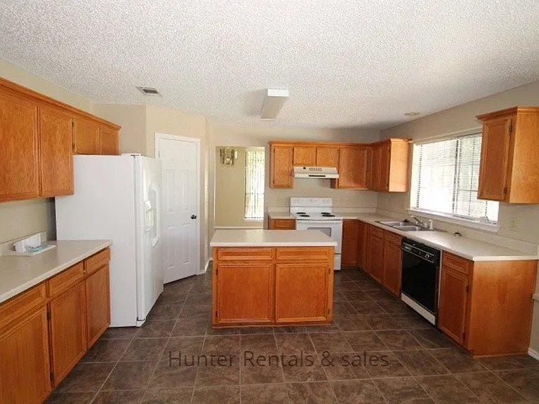 300 Sioux Cir — Photo 1