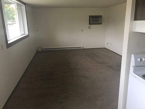 2nd image of 2608 Pacific Dr S APT 1