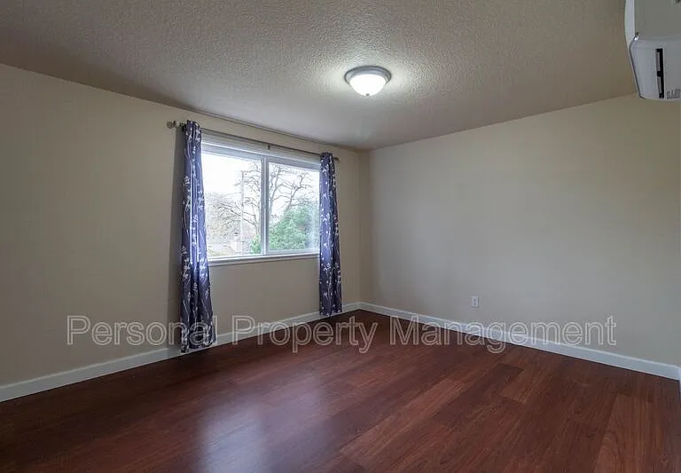 1327 Z St #B — Photo 9