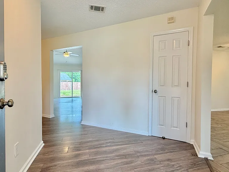 75 Woody Ct — Photo 2