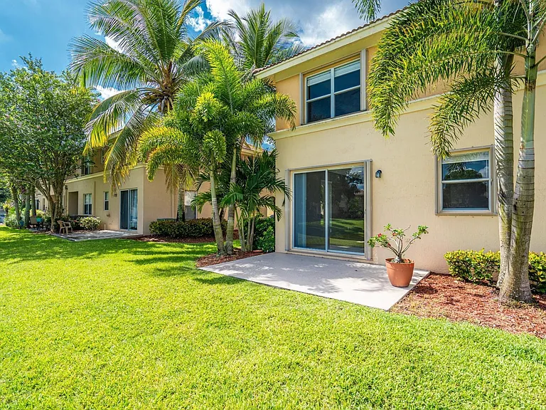 460 Rainbow Springs Ter — Photo 32