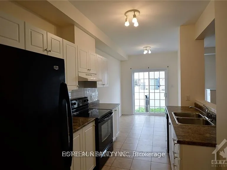 567 Ashbourne Cres — Photo 7