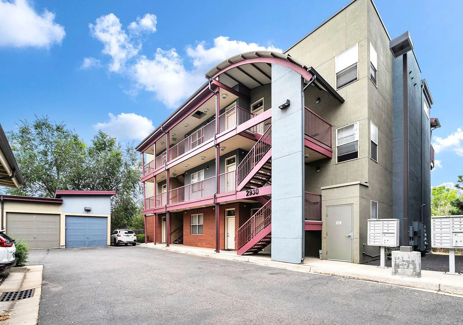 Stunning Flatiron Views | Spacious One Bedroom in Central Boulder — Photo 1