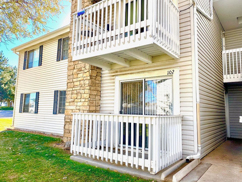 Corner ground floor unit!