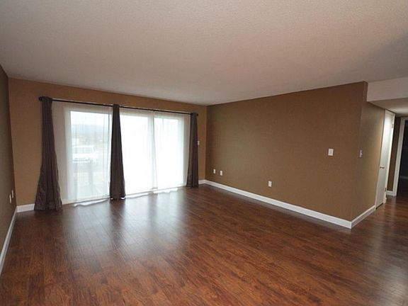 3rd image of 216 University Pkwy APT 8W