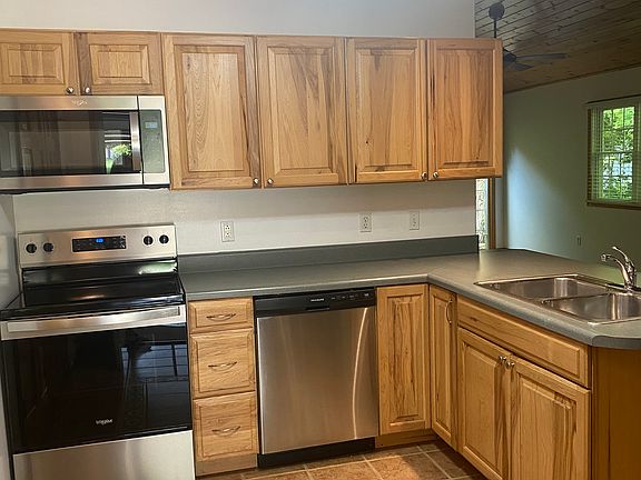 2nd image of 821 W Illinois Ave #821