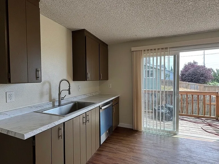 8212 S Bell St #B — Photo 4