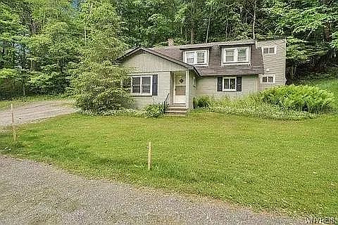 1st image of 720 W Falls Rd