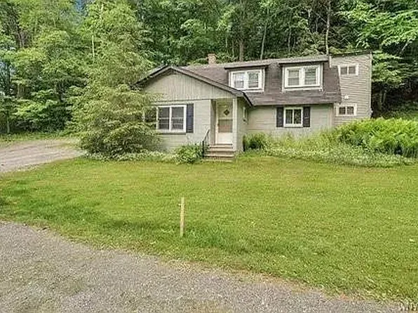 720 W Falls Rd, West Falls, NY 14170