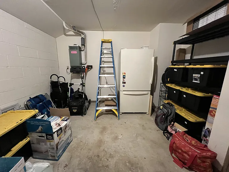 5 Roosevelt Ave #B — Photo 40