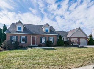 16 N Pin Oak Dr, Boiling Springs, PA 17007