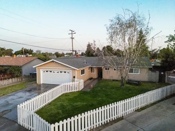 1463 Cooper St, Selma, CA 93662