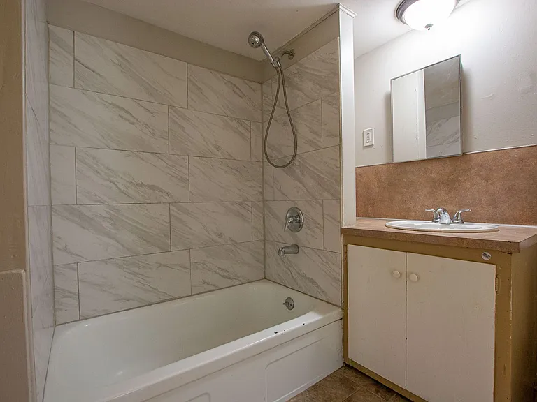 6704 Binney St — Photo 10