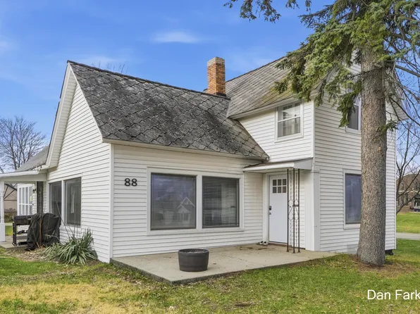 88 W Muskegon St NE, Cedar Springs, MI 49319