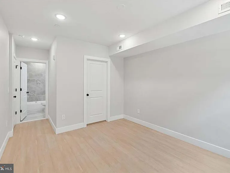 518 W Susquehanna Ave #1 — Photo 3